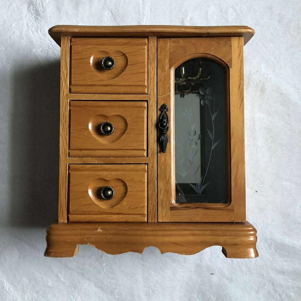 Music Playing Jewlery Box